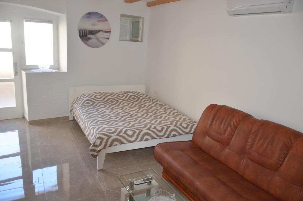 Studio Apartman Kata Prvic Sepurine Exteriér fotografie