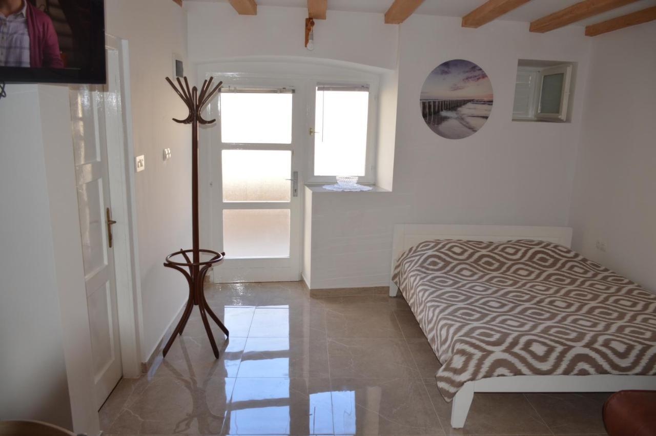 Studio Apartman Kata Prvic Sepurine Exteriér fotografie